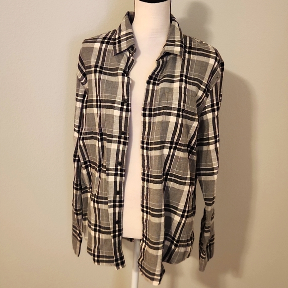 American Eagle Outfitters Black and White Plaid Button Down Shirt - Picture 2 of 5